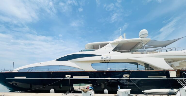 AZIMUT 105 Ft, 20 PASAJEROS
